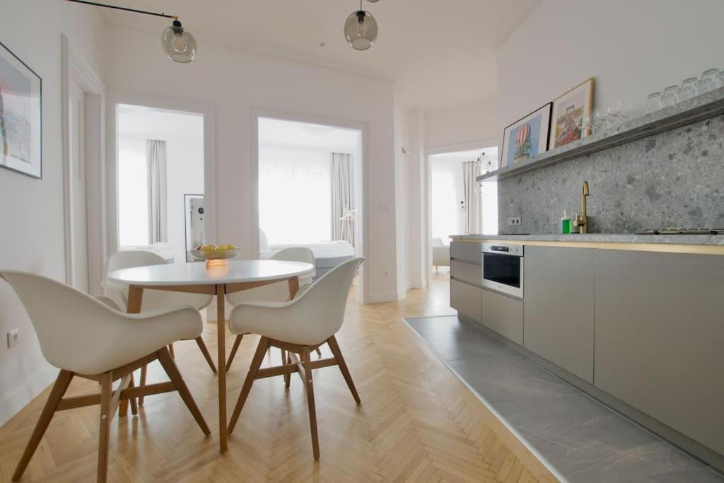 Premium Apartment By Hi - Central 2 Bedroom - Best View Budapest Ngoại thất bức ảnh