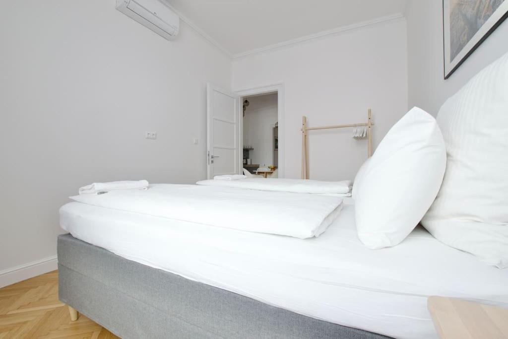 Premium Apartment By Hi - Central 2 Bedroom - Best View Budapest Ngoại thất bức ảnh